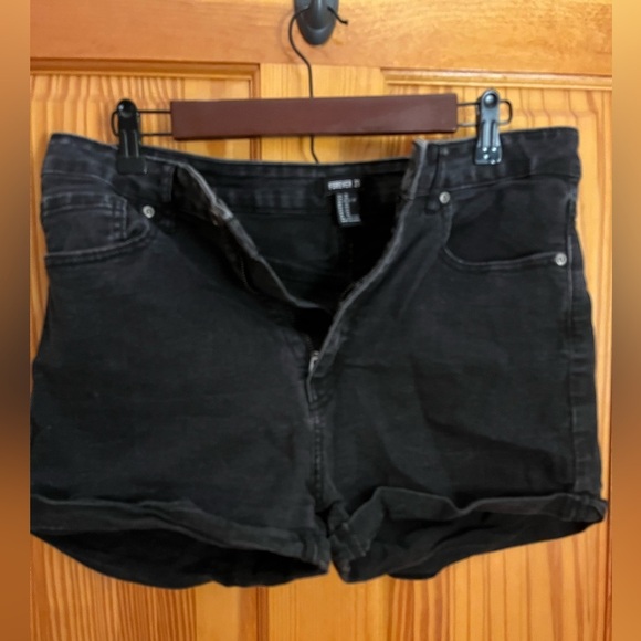 Forever 21 high waisted denim shorts - Picture 2 of 4